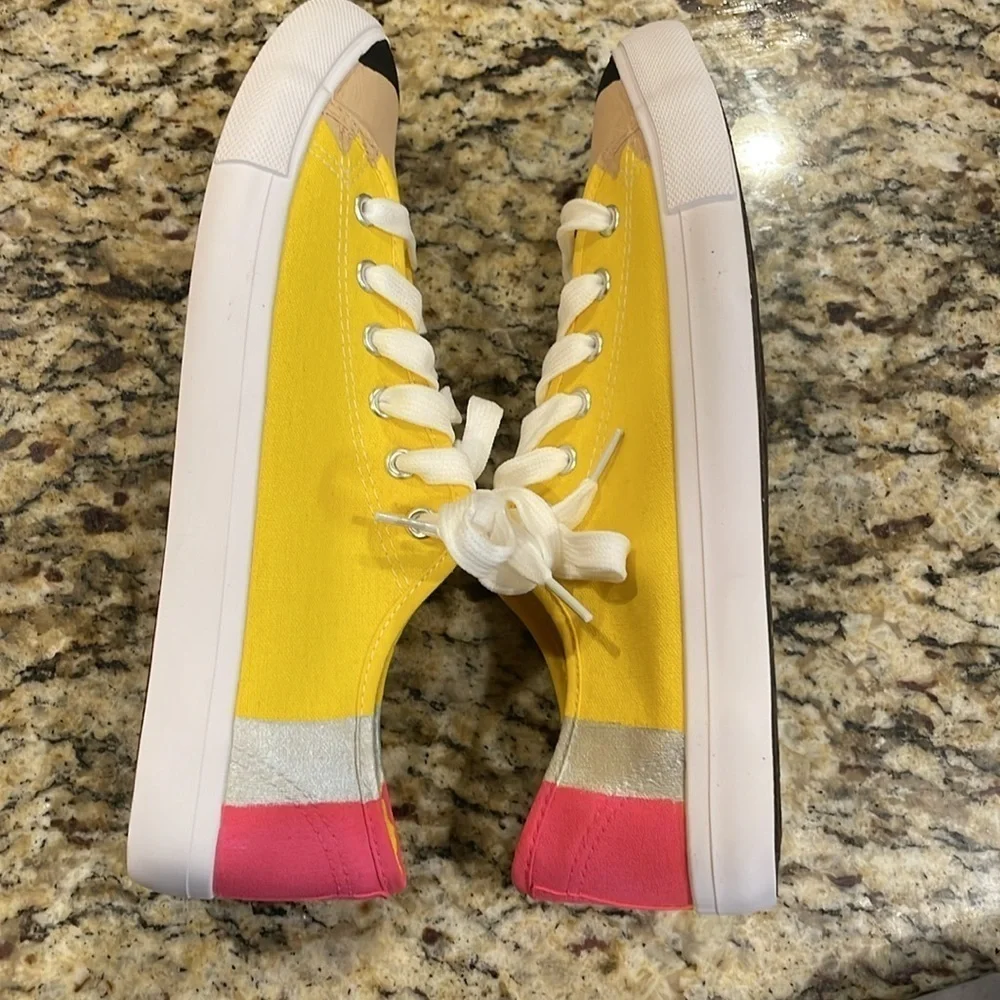 Pencil✏️Tennis shoes 💛💗Canvas Sneakers✏️